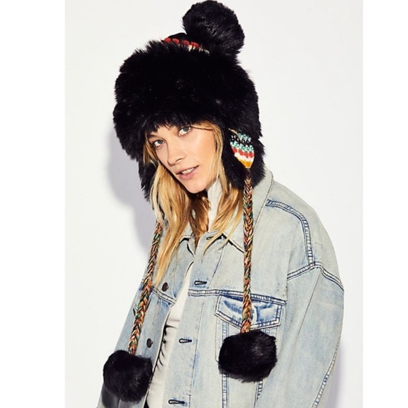 SOLD!!! Free People x Urban Outfitters Vegan Black Fur Pom Pom Winter Trapper Ha - Picture 13 of 13